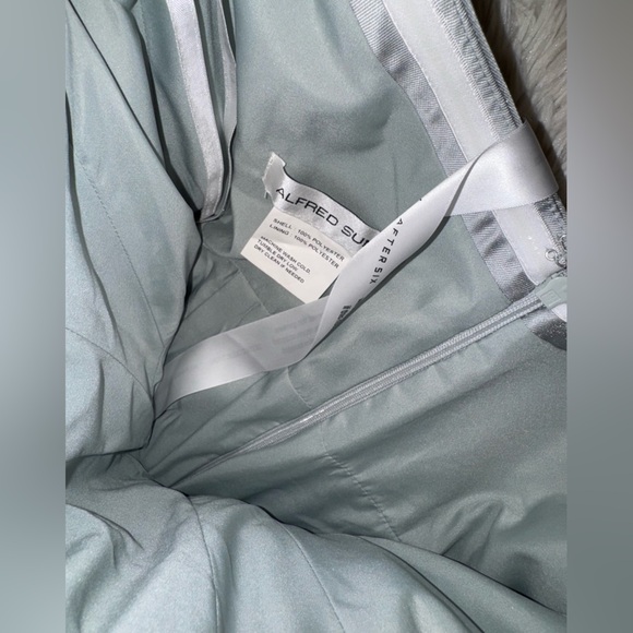 NEW Alfred Sung Off the Shoulder Bow Corset Satin
Trumpet Gown willow Sz 2 - Picture 6 of 8